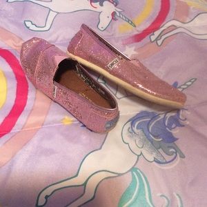 Girls toms size 1